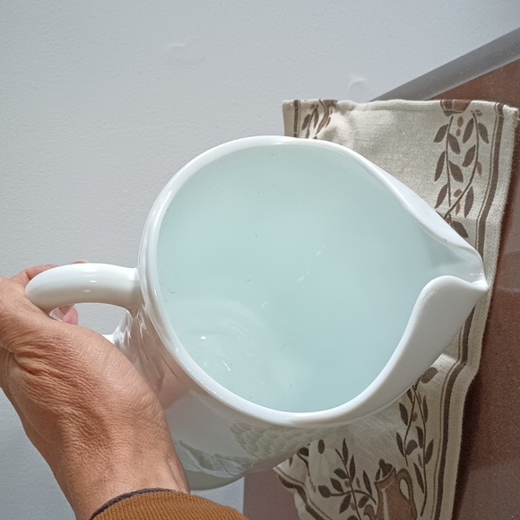 Colony vintage milk glass pitcher - Picture 3 of 4